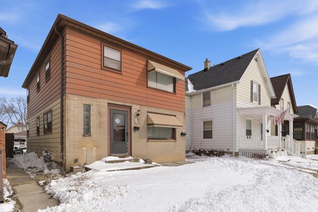 2120 S 76th STREET, West Allis, WI 53219