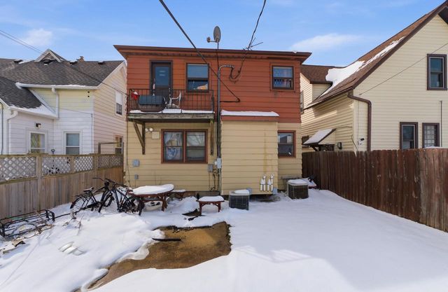 2120 S 76th STREET, West Allis, WI 53219