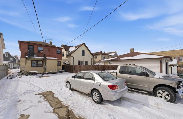 2120 S 76th STREET, West Allis, WI 53219