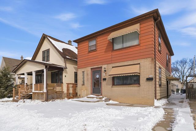 2120 S 76th STREET, West Allis, WI 53219