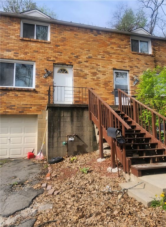 8168 Chaske St, Penn Hills, PA 15147