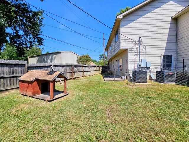 18339 Steele Point Drive, Crosby, TX 77532