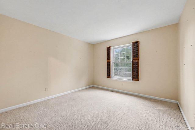 27940 White Plains, Farmington Hills, MI 48331