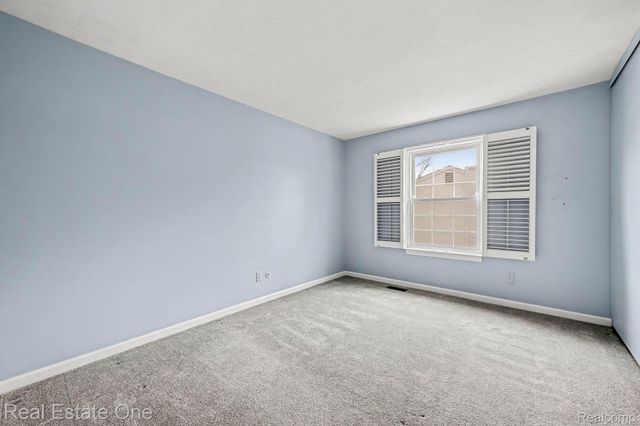 27940 White Plains, Farmington Hills, MI 48331