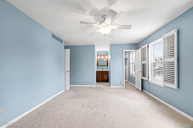 27940 White Plains, Farmington Hills, MI 48331