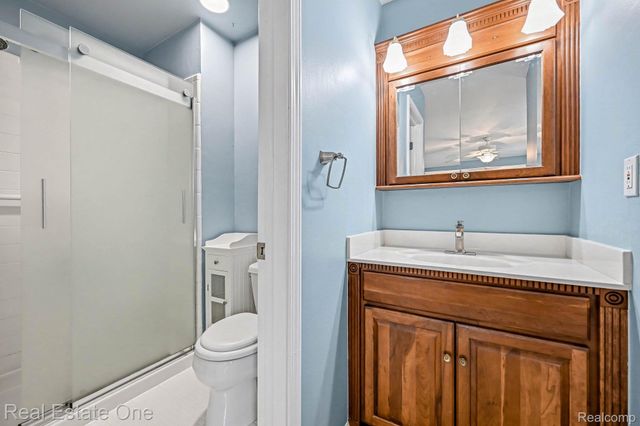 27940 White Plains, Farmington Hills, MI 48331