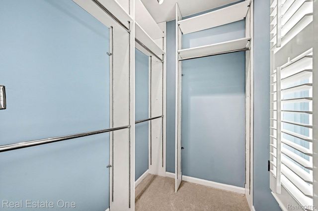 27940 White Plains, Farmington Hills, MI 48331