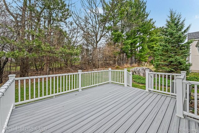 27940 White Plains, Farmington Hills, MI 48331