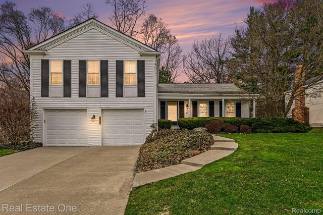 27940 White Plains, Farmington Hills, MI 48331