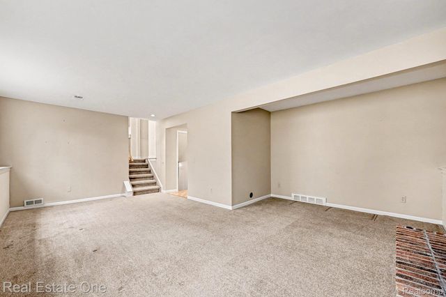 27940 White Plains, Farmington Hills, MI 48331