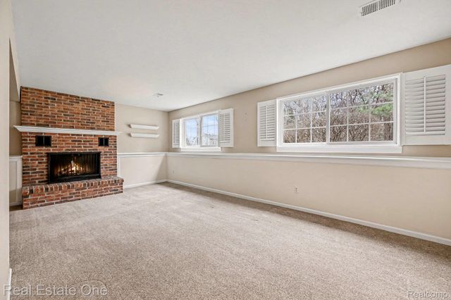 27940 White Plains, Farmington Hills, MI 48331