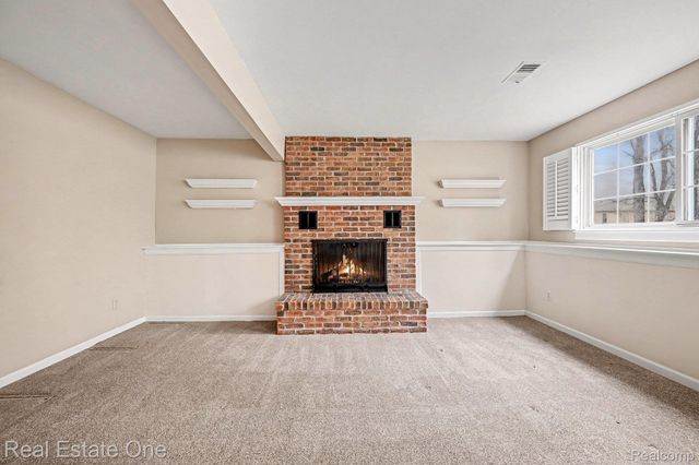 27940 White Plains, Farmington Hills, MI 48331