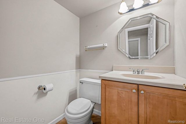 27940 White Plains, Farmington Hills, MI 48331