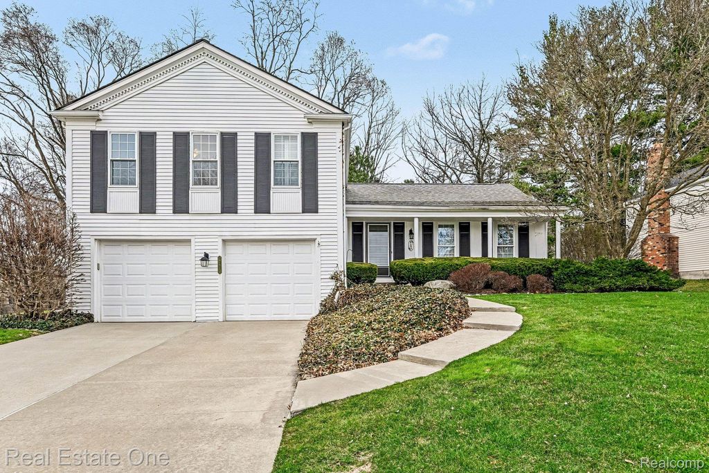 27940 White Plains, Farmington Hills, MI 48331