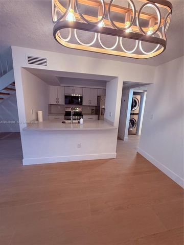 9909 NW 9th St Circle 43, Miami, FL 33172