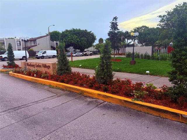 9909 NW 9th St Circle 43, Miami, FL 33172