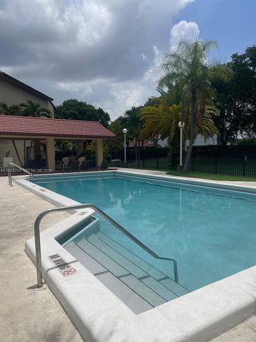9909 NW 9th St Circle 43, Miami, FL 33172