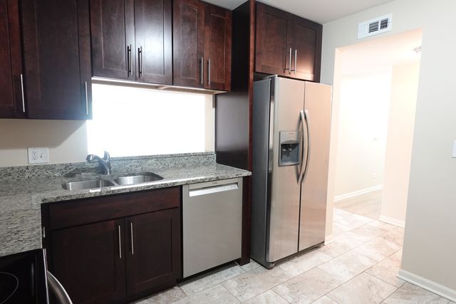 1265 N Sterling Avenue 109, Palatine, IL 60067