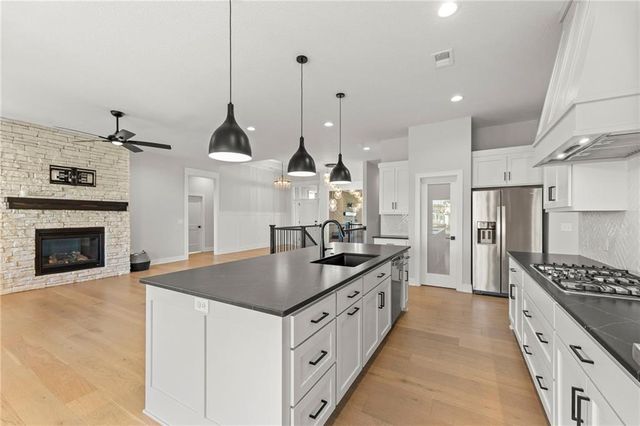 17166 W 164th Terrace, Olathe, KS 66062