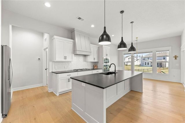 17166 W 164th Terrace, Olathe, KS 66062