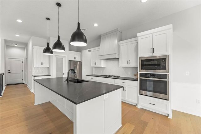 17166 W 164th Terrace, Olathe, KS 66062