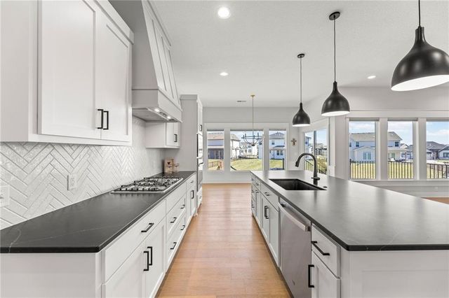 17166 W 164th Terrace, Olathe, KS 66062