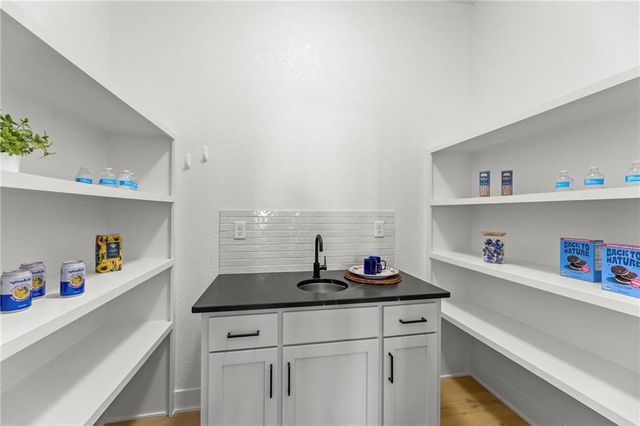 17166 W 164th Terrace, Olathe, KS 66062