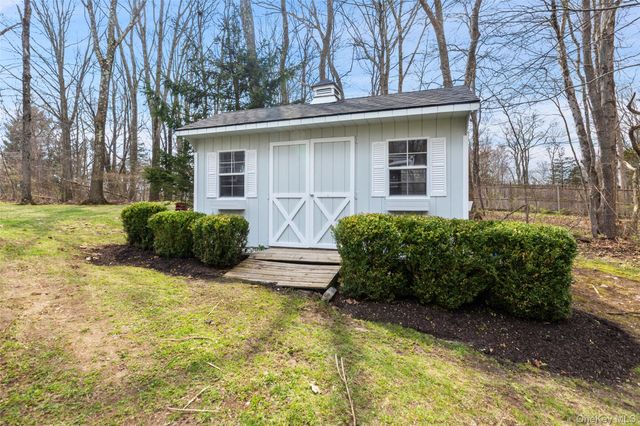 19 Deer Run Road, South Salem, NY 10590