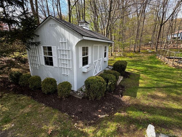 19 Deer Run Road, South Salem, NY 10590