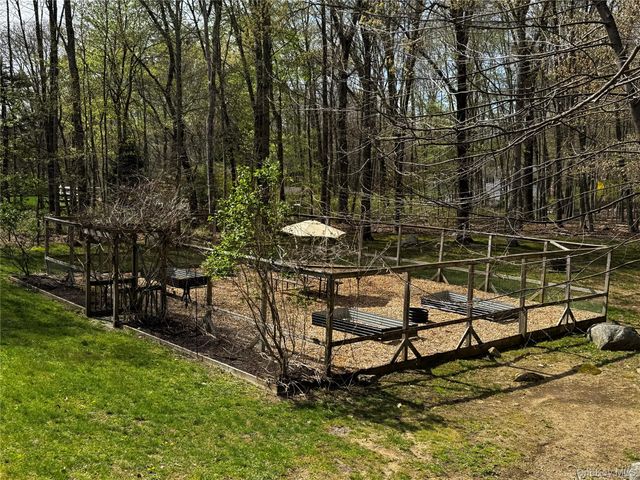 19 Deer Run Road, South Salem, NY 10590
