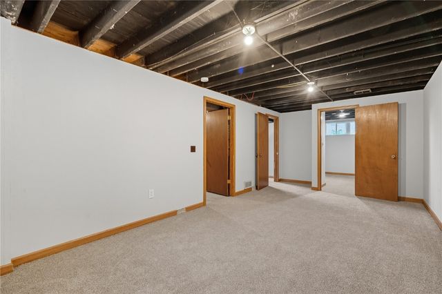 4413 Surrey Court, Marion, IA 52302