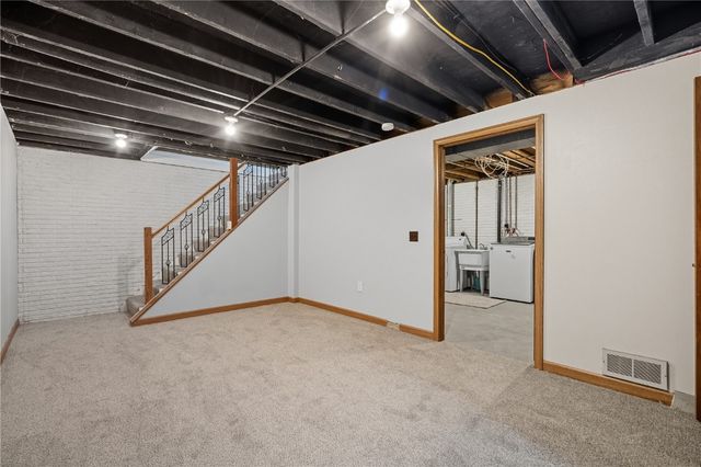 4413 Surrey Court, Marion, IA 52302