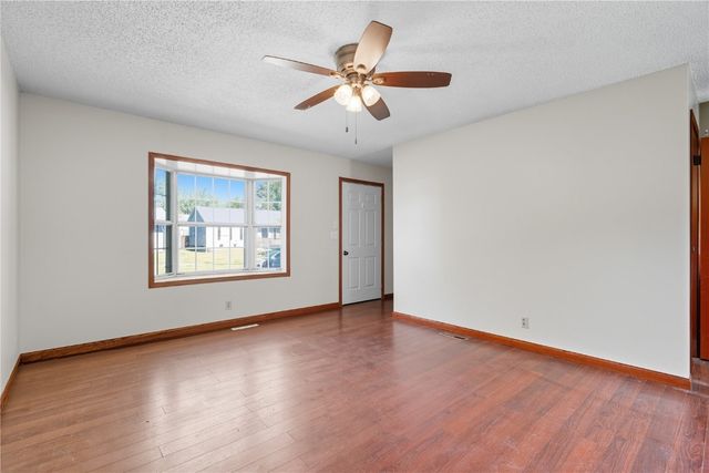 4413 Surrey Court, Marion, IA 52302