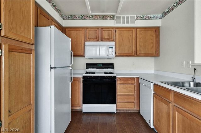 3425 East Russell Road 224, Las Vegas, NV 89120
