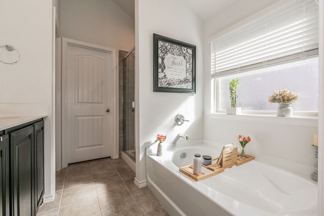 405 Bishopgate Court, Fort Worth, TX 76036
