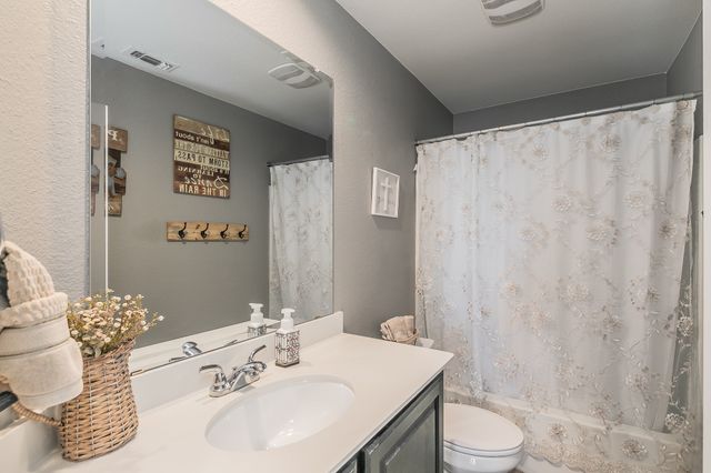 405 Bishopgate Court, Fort Worth, TX 76036