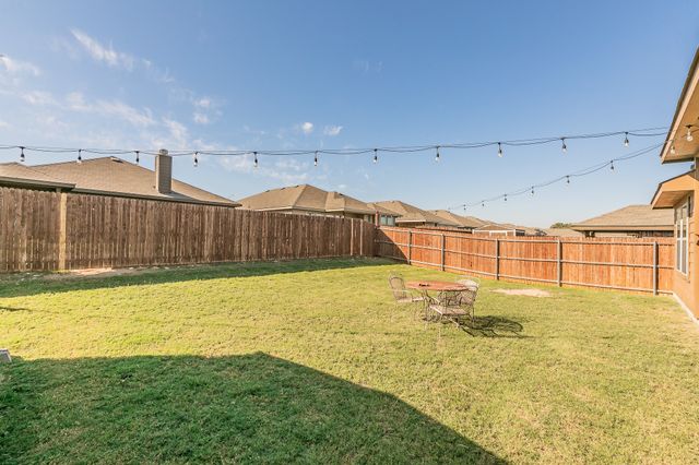 405 Bishopgate Court, Fort Worth, TX 76036