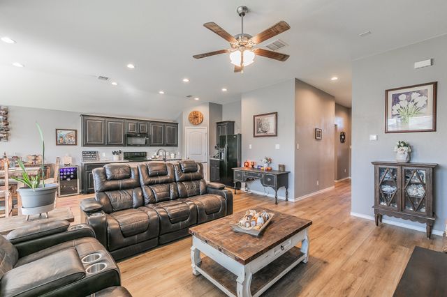 405 Bishopgate Court, Fort Worth, TX 76036