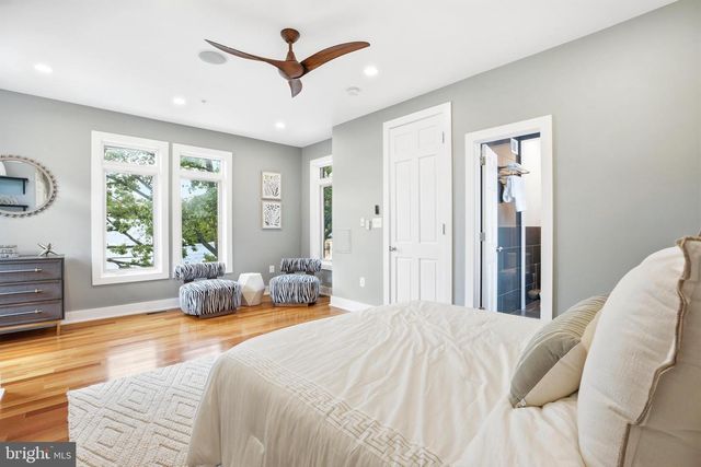 915 3RD ST NE, Washington, DC 20002