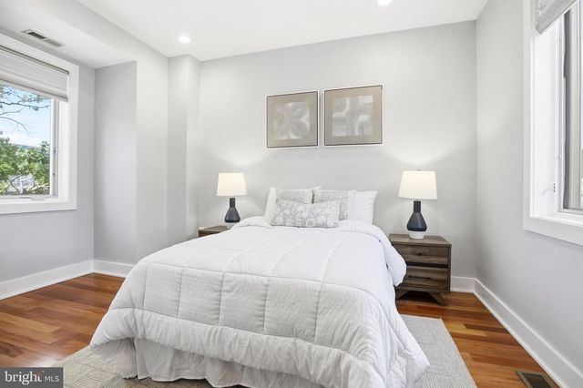 915 3RD ST NE, Washington, DC 20002