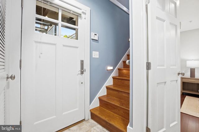 915 3RD ST NE, Washington, DC 20002