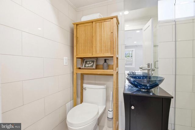 915 3RD ST NE, Washington, DC 20002