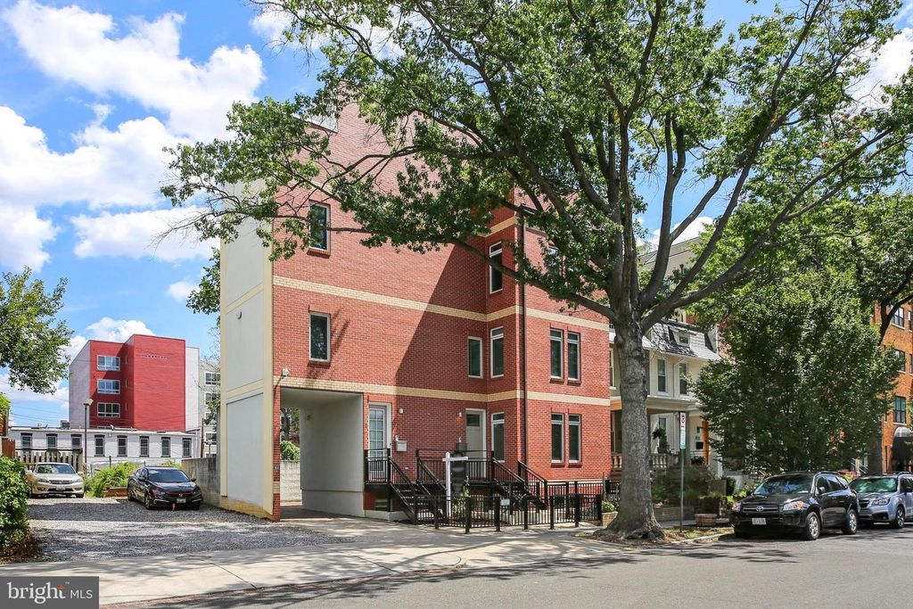 915 3RD ST NE, Washington, DC 20002