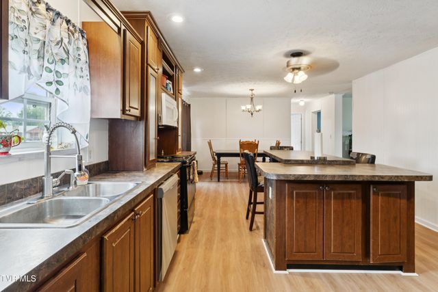 364 Berry Ridge Road, Jonesborough, TN 37659