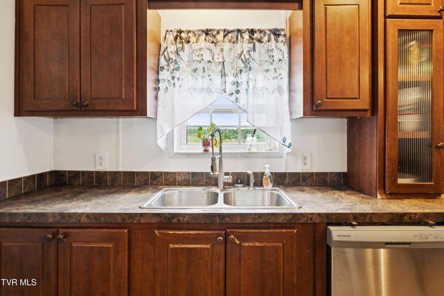 364 Berry Ridge Road, Jonesborough, TN 37659