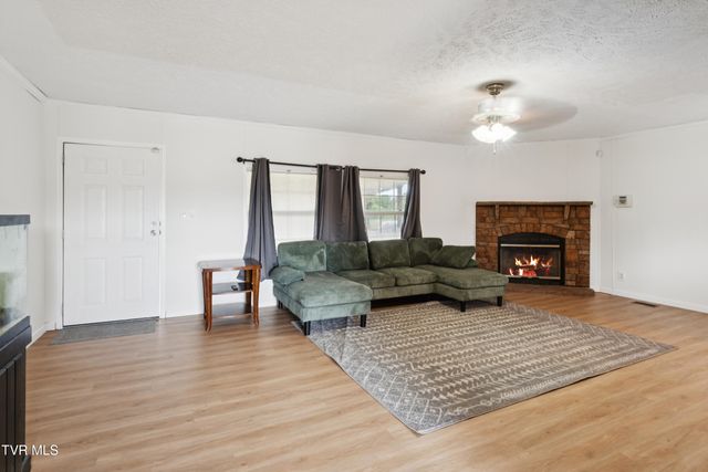 364 Berry Ridge Road, Jonesborough, TN 37659