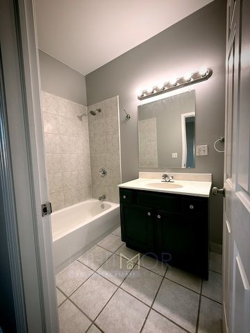 1108 E Marquette Road 207, Chicago, IL 60637