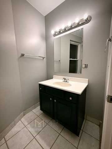 1108 E Marquette Road 207, Chicago, IL 60637