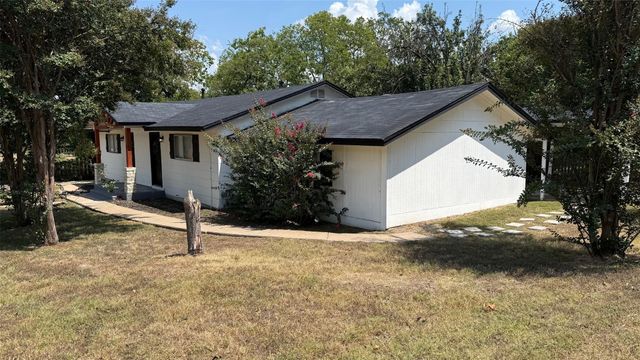 1802 University Ave A, Georgetown, TX 78626