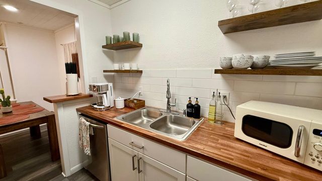 1802 University Ave A, Georgetown, TX 78626